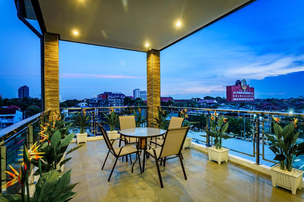 Lux Boutique Hotel Нонтабури Екстериор снимка