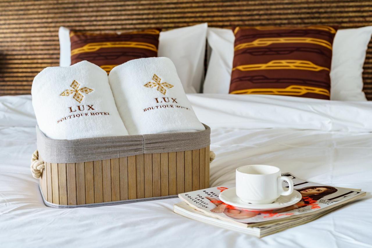 Lux Boutique Hotel Нонтабури Екстериор снимка